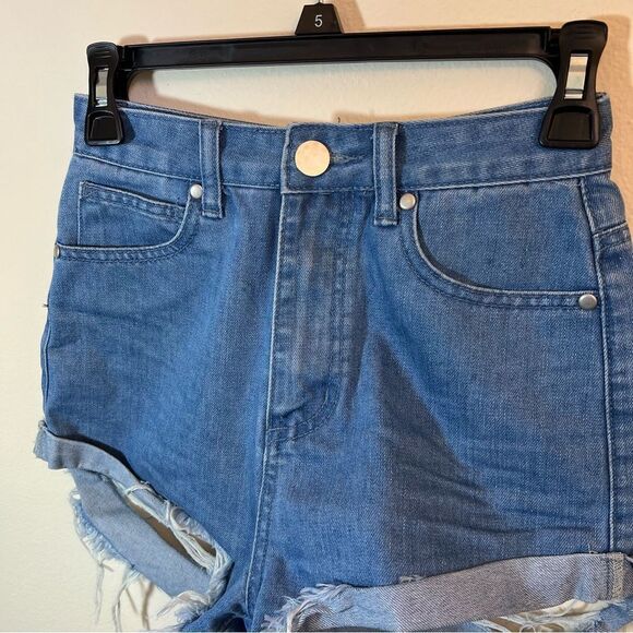 ✨ Princess Polly Women’s Distressed Denim Shorts 2 - Picture 2 of 10